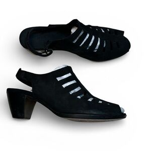 Munro Black Peep-Toe Heeled Sandals